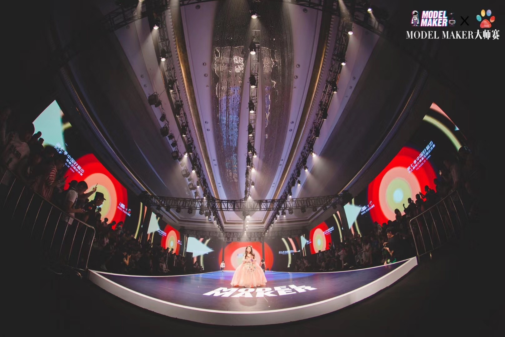 青島燈光音響租賃,青島演出設備租賃,青島LED屏租賃,青島舞美制作搭建