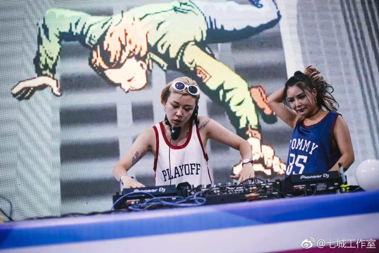 青島燈光音響租賃,青島演出設(shè)備租賃,青島LED屏租賃,青島舞美制作搭建